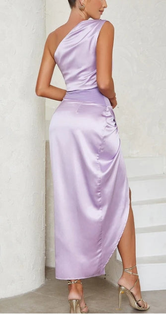 Vestido de fiesta de satén con un solo hombro y corte A